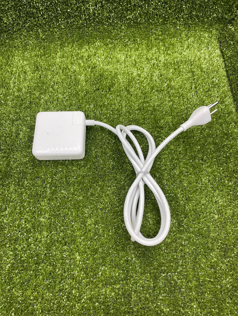 Genuine Apple 61W USB-C Power Adapter A1947 MacBook Pro Charger